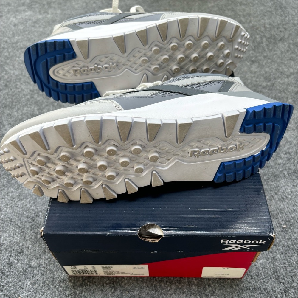 Men’s size 10 Reebok - Picture 2 of 6